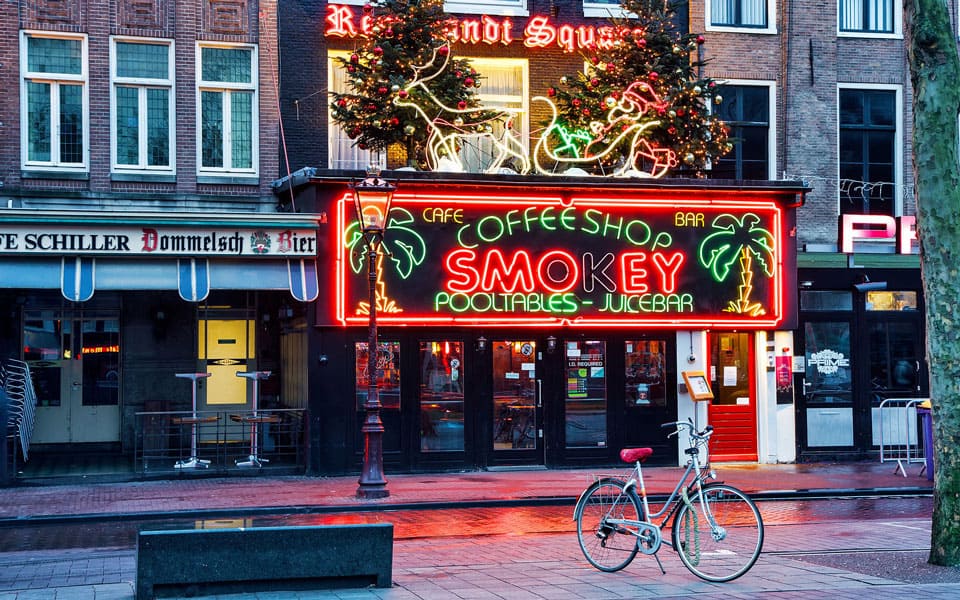 Амстердам ограничит продажу марихуаны туристам