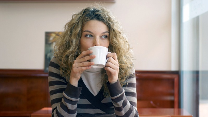 Может ли кофеин быть депрессантом ЦНС?