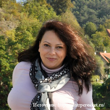 Является ревизором организации и её учредителем Гаранина  Елена Владимировна