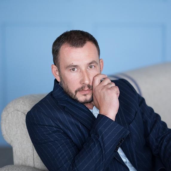 Директор, клинический психолог  Клобуков Денис