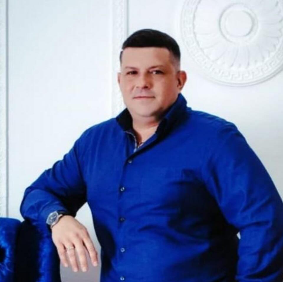 Директор центра  Лосев Геннадий Александрович