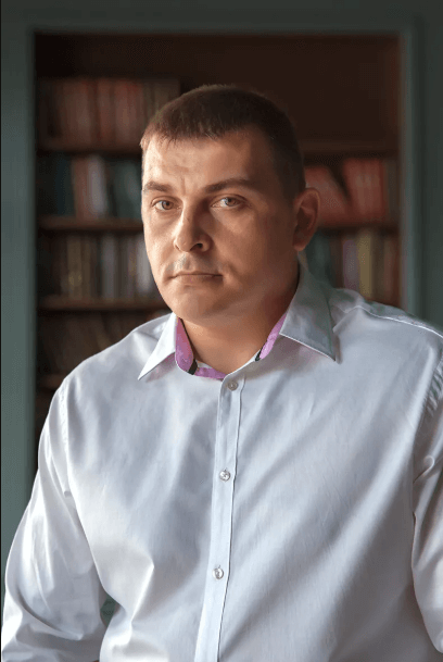 Старший консультант Столяров Виталий Александрович