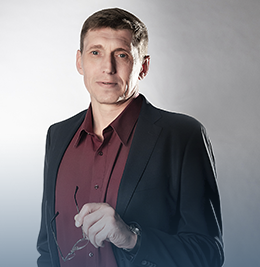 клинический психолог и руководитель  Алексей Леонов