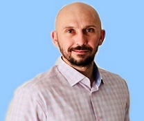 Директор центра Хуррамов  Олег Григорьевич